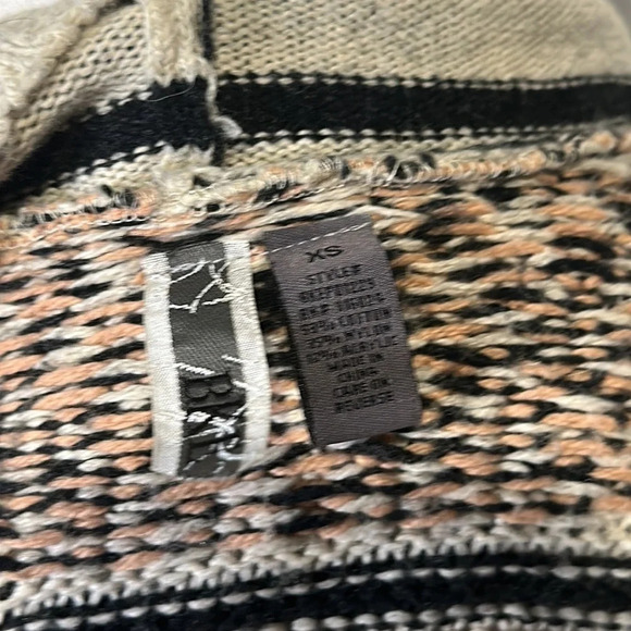 tan, black, & peachy striped & triangle print BKE cardigan size xs - Picture 3 of 3